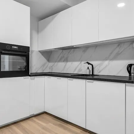 Rondo Daszynskiego N3 - 8th Floor, View, Subway - By Rentujemy * وارسو