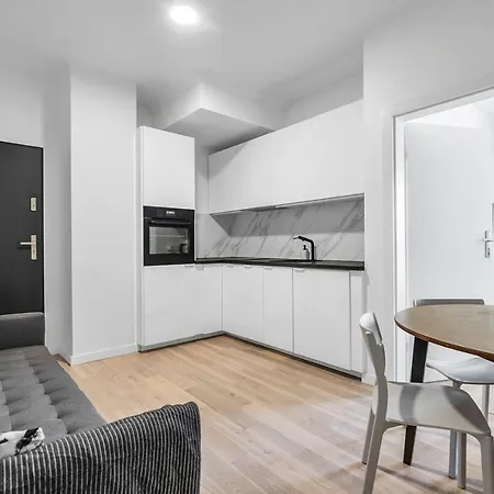 Rondo Daszynskiego N3 - 8th Floor, View, Subway - By Rentujemy 华沙