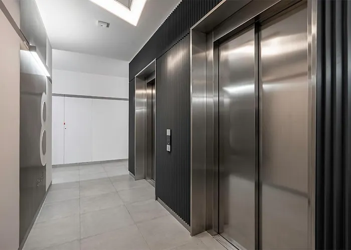 Rondo Daszynskiego N3 - 8th Floor, View, Subway - By Rentujemy Lejlighed