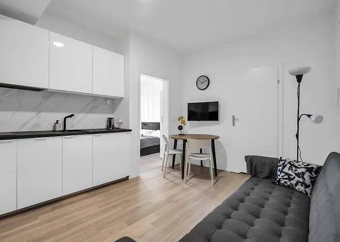 Rondo Daszynskiego N3 - 8th Floor, View, Subway - By Rentujemy Lejlighed Warszawa