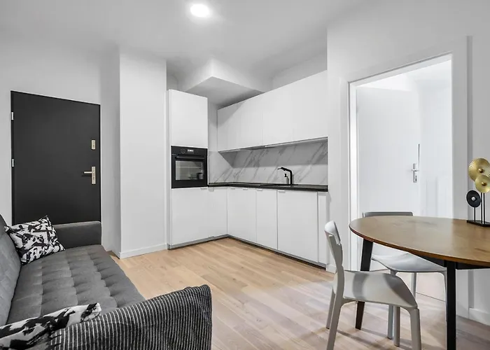 Rondo Daszynskiego N3 - 8th Floor, View, Subway - By Rentujemy Warszawa