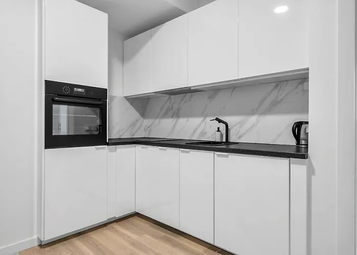 Rondo Daszynskiego N3 - 8th Floor, View, Subway - By Rentujemy * Warszawa