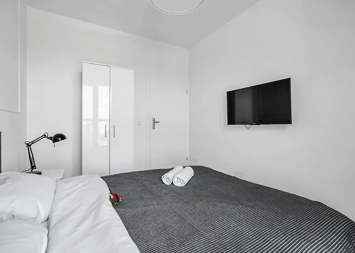 Rondo Daszynskiego N3 - 8th Floor, View, Subway - By Rentujemy Lejlighed