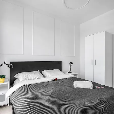 Rondo Daszynskiego N3 - 8th Floor, View, Subway - By Rentujemy * Varšava