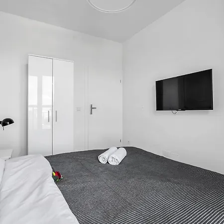 Rondo Daszynskiego N3 - 8th Floor, View, Subway - By Rentujemy דירה